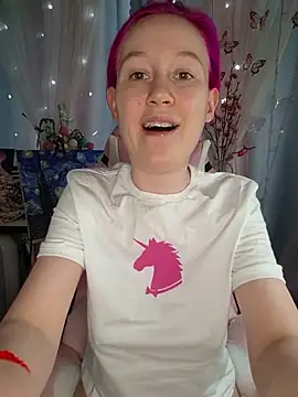 Snapshot of Fuzzy_Unicorn chatting on May 6, 10:52 am Fuzzy Unicorn online show from May 6, 10:52 am