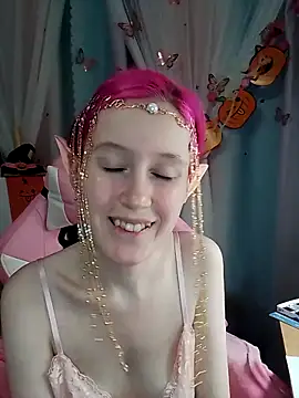 Snapshot of Fuzzy_Unicorn chatting on October 27, 7:15 pm Fuzzy Unicorn online show from October 27, 7:15 pm