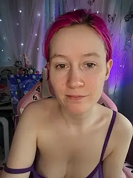 Snapshot of Fuzzy_Unicorn chatting on May 28, 10:22 am Fuzzy Unicorn online show from May 28, 10:22 am