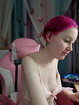 Snapshot of Fuzzy_Unicorn chatting on November 25, 7:36 pm Fuzzy Unicorn online show from November 25, 7:36 pm