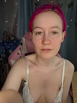 Snapshot of Fuzzy_Unicorn chatting on April 23, 9:49 am Fuzzy Unicorn online show from April 23, 9:49 am