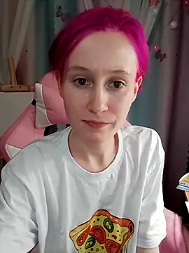 Snapshot of Fuzzy_Unicorn chatting on September 23, 6:48 pm Fuzzy Unicorn online show from September 23, 6:48 pm