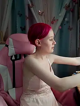 Snapshot of Fuzzy_Unicorn chatting on November 14, 7:06 pm Fuzzy Unicorn online show from November 14, 7:06 pm