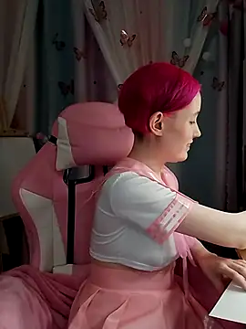 Snapshot of Fuzzy_Unicorn chatting on December 2, 7:15 pm Fuzzy Unicorn online show from December 2, 7:15 pm