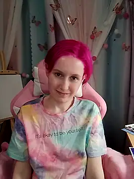 Snapshot of Fuzzy_Unicorn chatting on November 4, 7:28 pm Fuzzy Unicorn online show from November 4, 7:28 pm