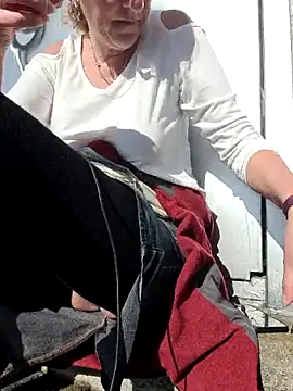 HotWifeLyn68 online show from February 25, 12:16 pm