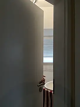 HotWifeLyn68 online show from March 13, 11:04 am