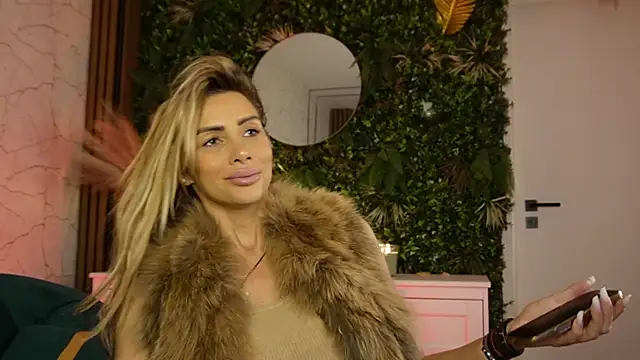 Snapshot of angel_wow_ chatting on January 9, 5:25 am angel wow online show from January 9, 5:25 am