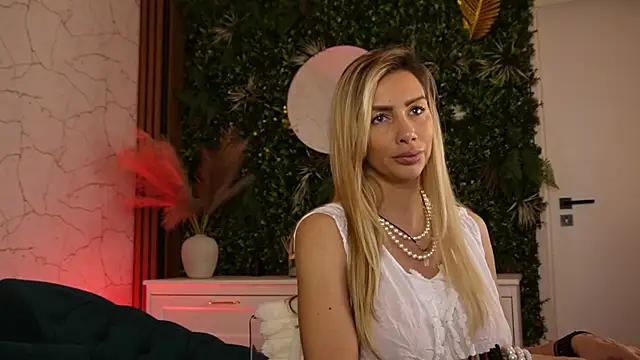 Snapshot of angel_wow_ chatting on January 14, 5:22 am angel wow online show from January 14, 5:22 am