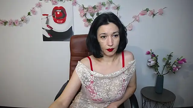 Snapshot of CameronEnns chatting on December 4, 7:24 pm CameronEnns online show from December 4, 7:24 pm