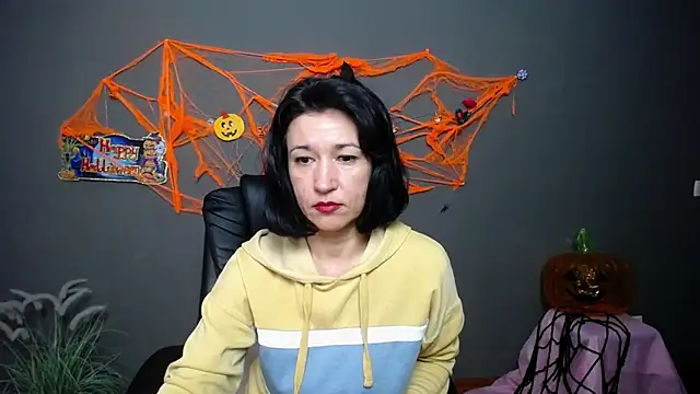 Snapshot of CameronEnns chatting on November 1, 7:24 am CameronEnns online show from November 1, 7:24 am