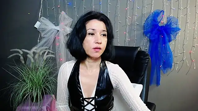 Snapshot of CameronEnns chatting on November 6, 7:45 am CameronEnns online show from November 6, 7:45 am