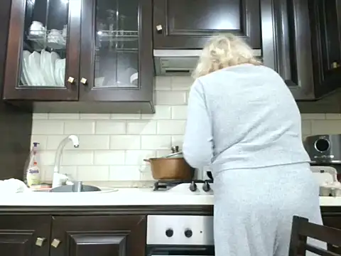 ButterflyBlondie online show from November 17, 2:59 am