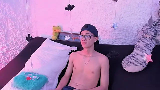 Snapshot of thiago_kinghot chatting on October 7, 12:17 pm thiago kinghot online show from October 7, 12:17 pm