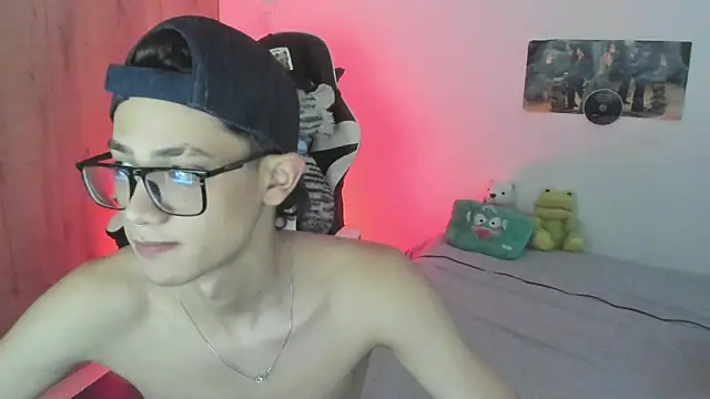 Snapshot of thiago_kinghot chatting on October 6, 10:32 pm thiago kinghot online show from October 6, 10:32 pm