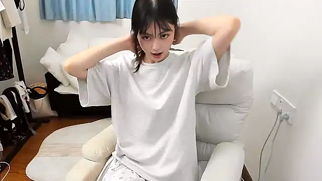 xuannv0000 online show from September 12, 9:42 am