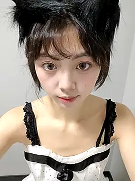 xuannv0000 online show from November 1, 10:31 am