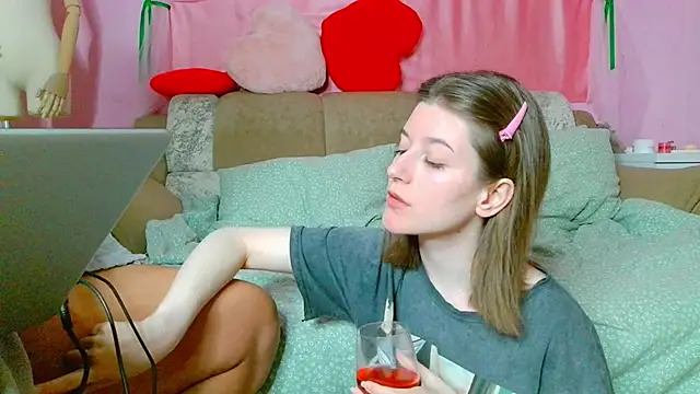 Marinaxmonroe online show from May 7, 3:04 pm