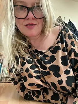 SuzieSub online show from March 18, 10:21 pm