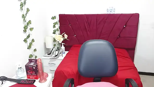 Julieta curvy69 online show from November 12, 12:37 am