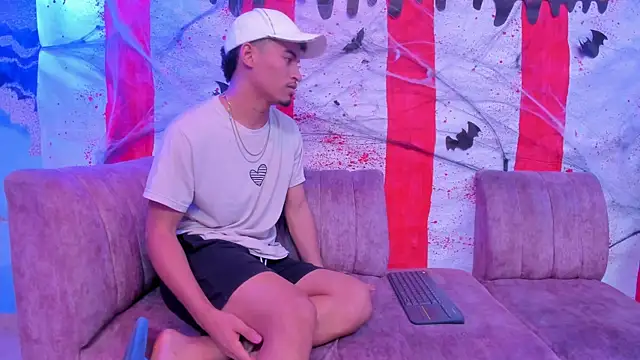 Snapshot of Brownie_Lovers chatting on October 22, 1:32 pm Brownie Lovers online show from October 22, 1:32 pm