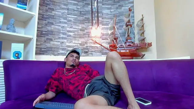 Snapshot of Brownie_Lovers chatting on October 31, 10:45 am Brownie Lovers online show from October 31, 10:45 am