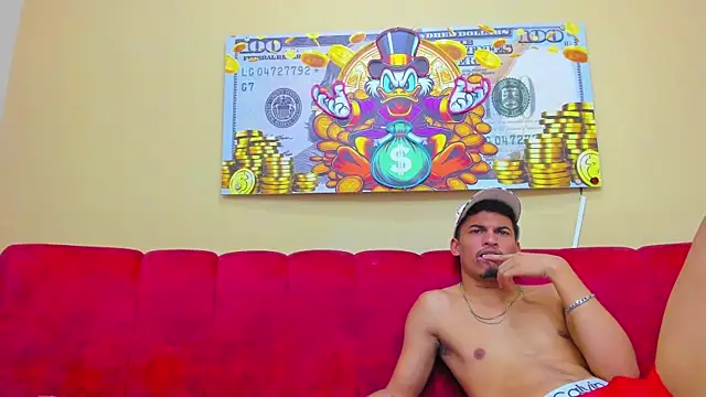 Snapshot of Brownie_Lovers chatting on November 13, 10:24 pm Brownie Lovers online show from November 13, 10:24 pm