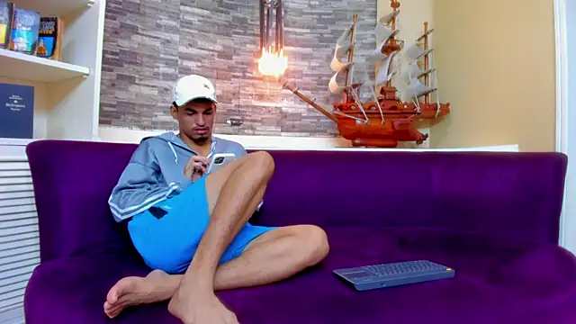 Snapshot of Brownie_Lovers chatting on November 4, 11:14 am Brownie Lovers online show from November 4, 11:14 am