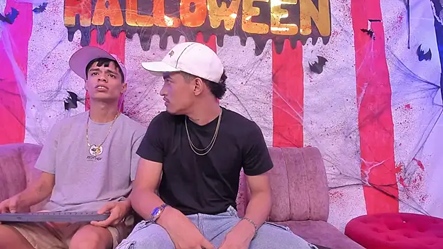 Snapshot of Brownie_Lovers chatting on October 24, 10:31 pm Brownie Lovers online show from October 24, 10:31 pm