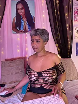 Snapshot of skarlleth_11 chatting on November 20, 2:07 pm skarlleth 11 online show from November 20, 2:07 pm