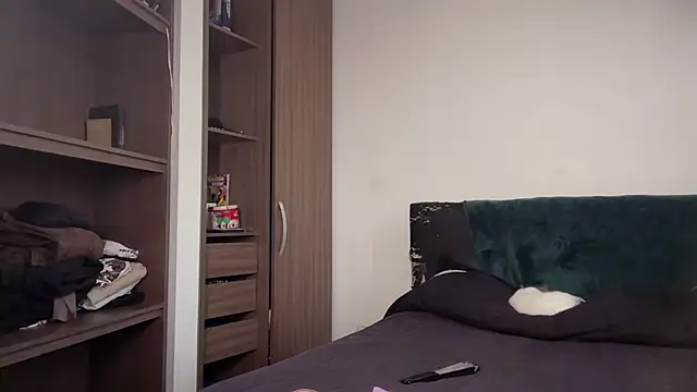 MiaBunnie online show from December 19, 7:38 pm