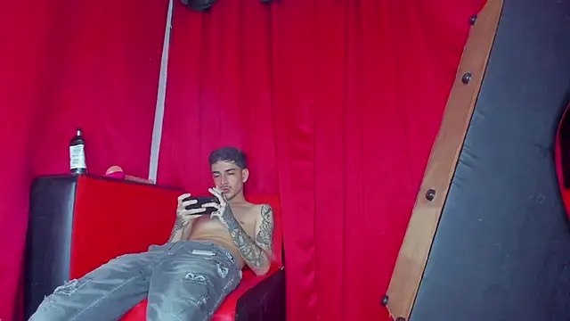 Snapshot of extreme_hot_crazy chatting on October 20, 4:58 am extreme hot crazy online show from October 20, 4:58 am