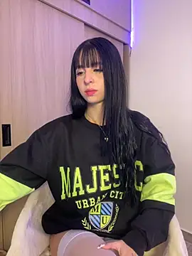 Lia  1 online show from September 18, 3:37 pm