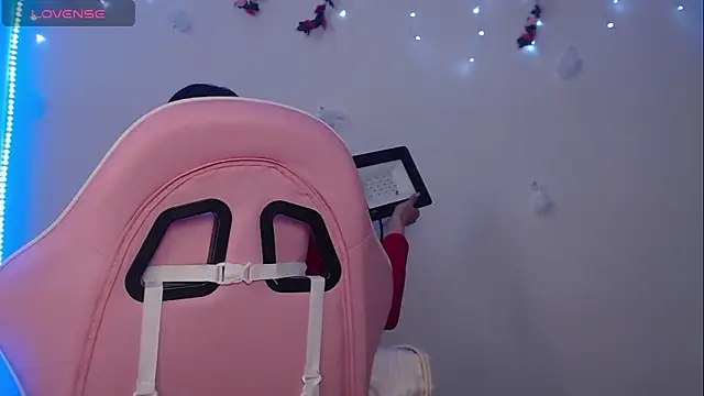 Lia  1 online show from November 16, 7:07 pm