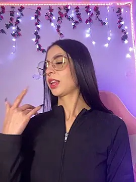 Lia  1 online show from December 13, 11:44 pm