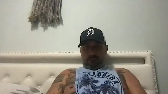 Snapshot of tattedNitalian chatting on November 2, 3:00 am tattedNitalian online show from November 2, 3:00 am