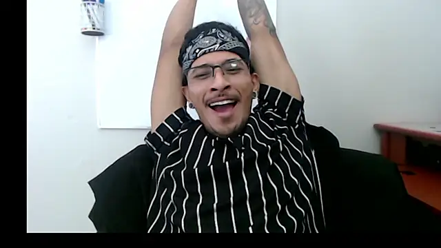 tanjir020 online show from February 5, 9:43 pm