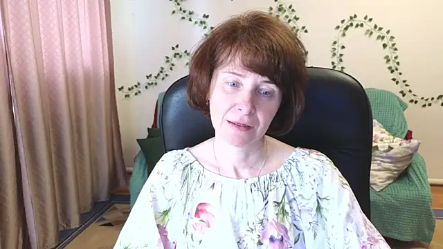 Snapshot of Lia_Tito chatting on June 17, 5:51 am Lia Tito online show from June 17, 5:51 am