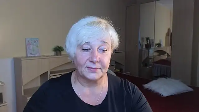 Snapshot of Milana_Milky chatting on September 18, 5:10 am Milana Milky online show from September 18, 5:10 am