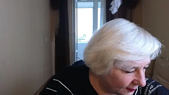 Snapshot of Milana_Milky chatting on October 19, 6:05 am Milana Milky online show from October 19, 6:05 am