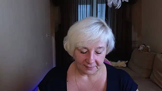 Snapshot of Milana_Milky chatting on October 12, 6:15 am Milana Milky online show from October 12, 6:15 am