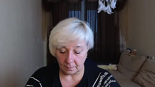 Snapshot of Milana_Milky chatting on October 6, 5:08 am Milana Milky online show from October 6, 5:08 am