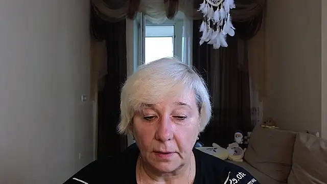 Snapshot of Milana_Milky chatting on October 17, 5:00 am Milana Milky online show from October 17, 5:00 am