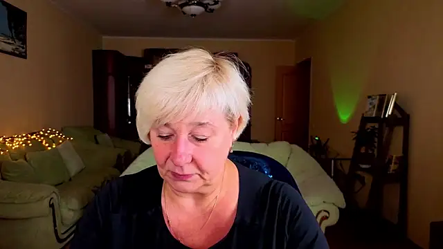 Snapshot of Milana_Milky chatting on September 30, 5:24 am Milana Milky online show from September 30, 5:24 am