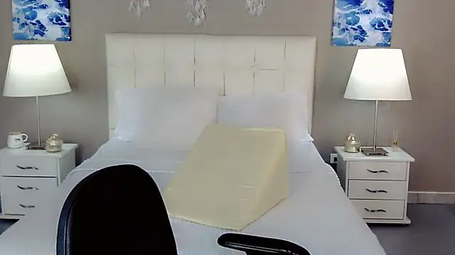 maddissonivanova online show from September 17, 7:16 pm