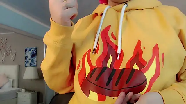 maddissonivanova online show from March 26, 7:12 pm