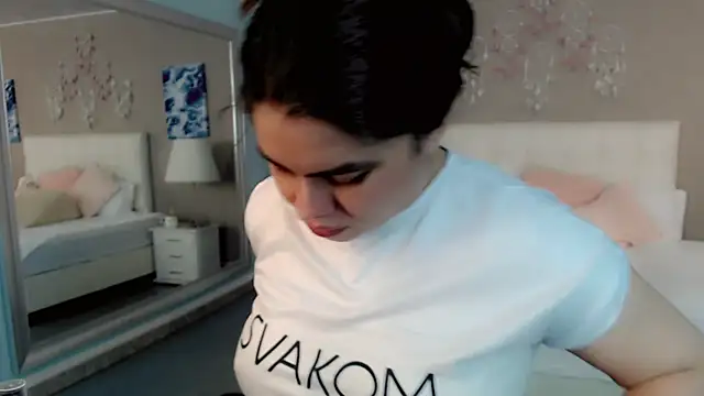 maddissonivanova online show from April 16, 7:14 pm