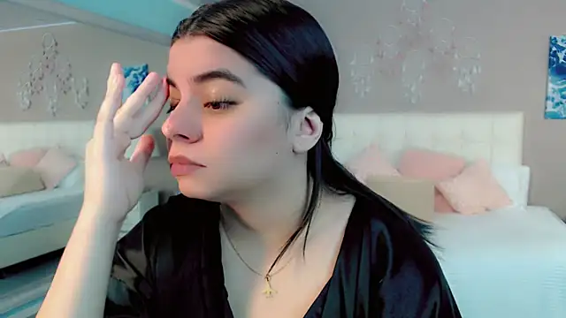 maddissonivanova online show from April 15, 7:58 pm