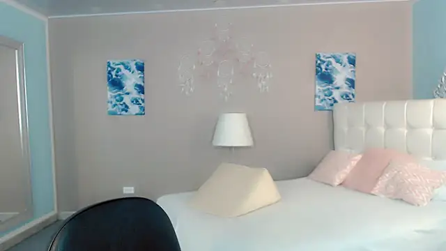 maddissonivanova online show from February 5, 6:59 pm