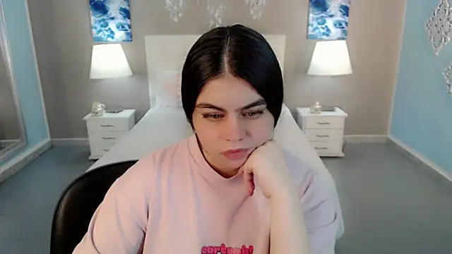 maddissonivanova online show from December 18, 7:18 pm